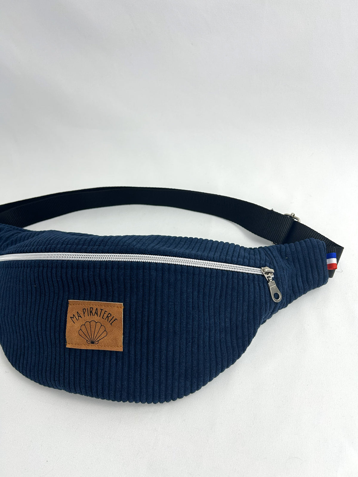 La Banana bleu marine